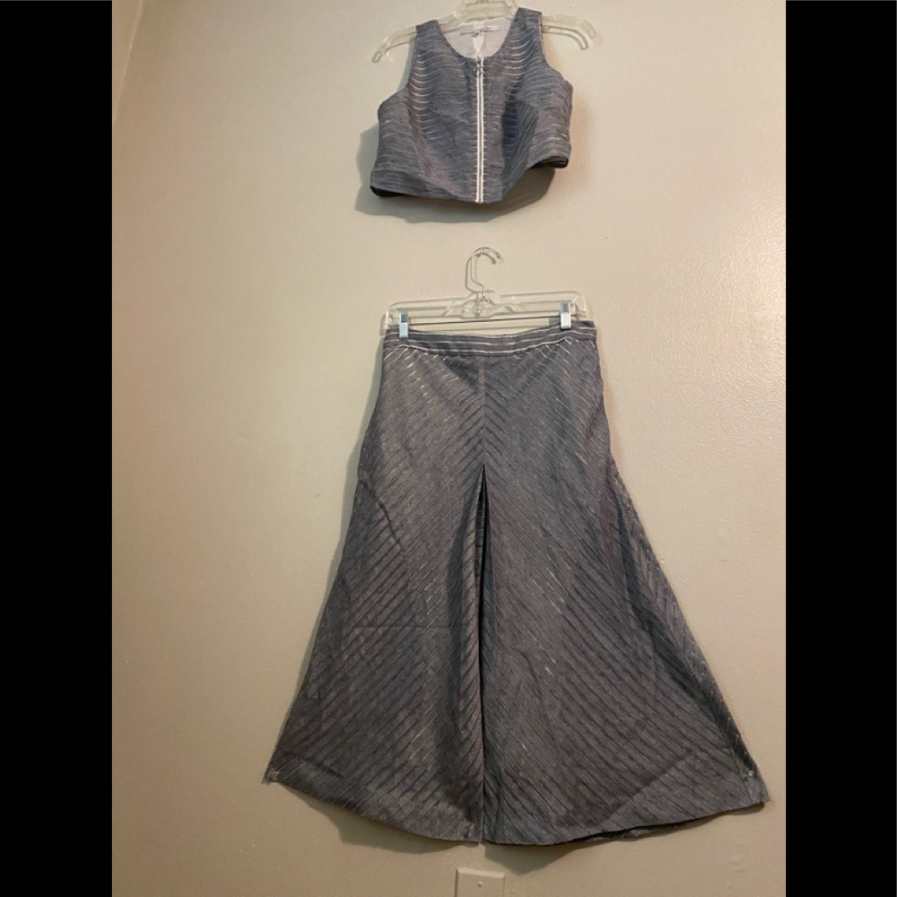 Skirt set with a plate